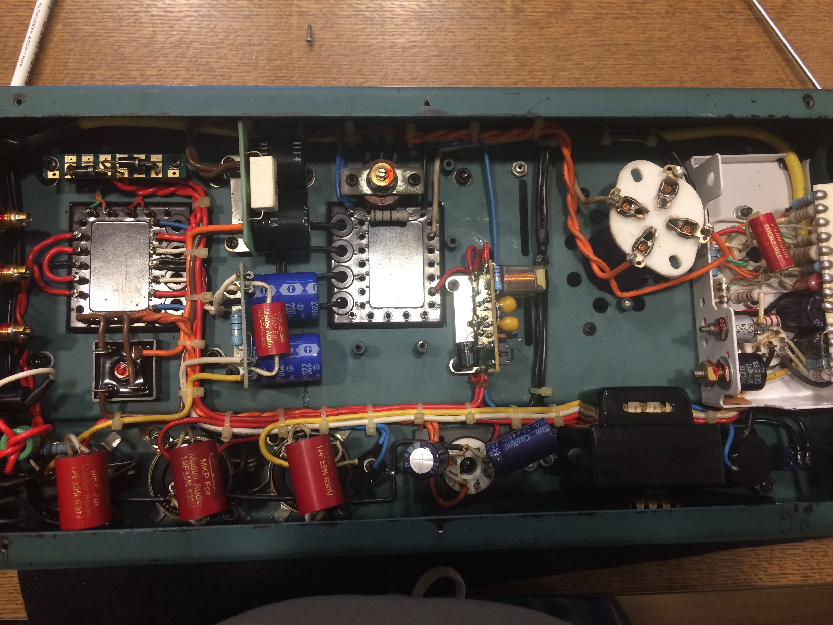 Elektronkový zesilovač – pohled 3