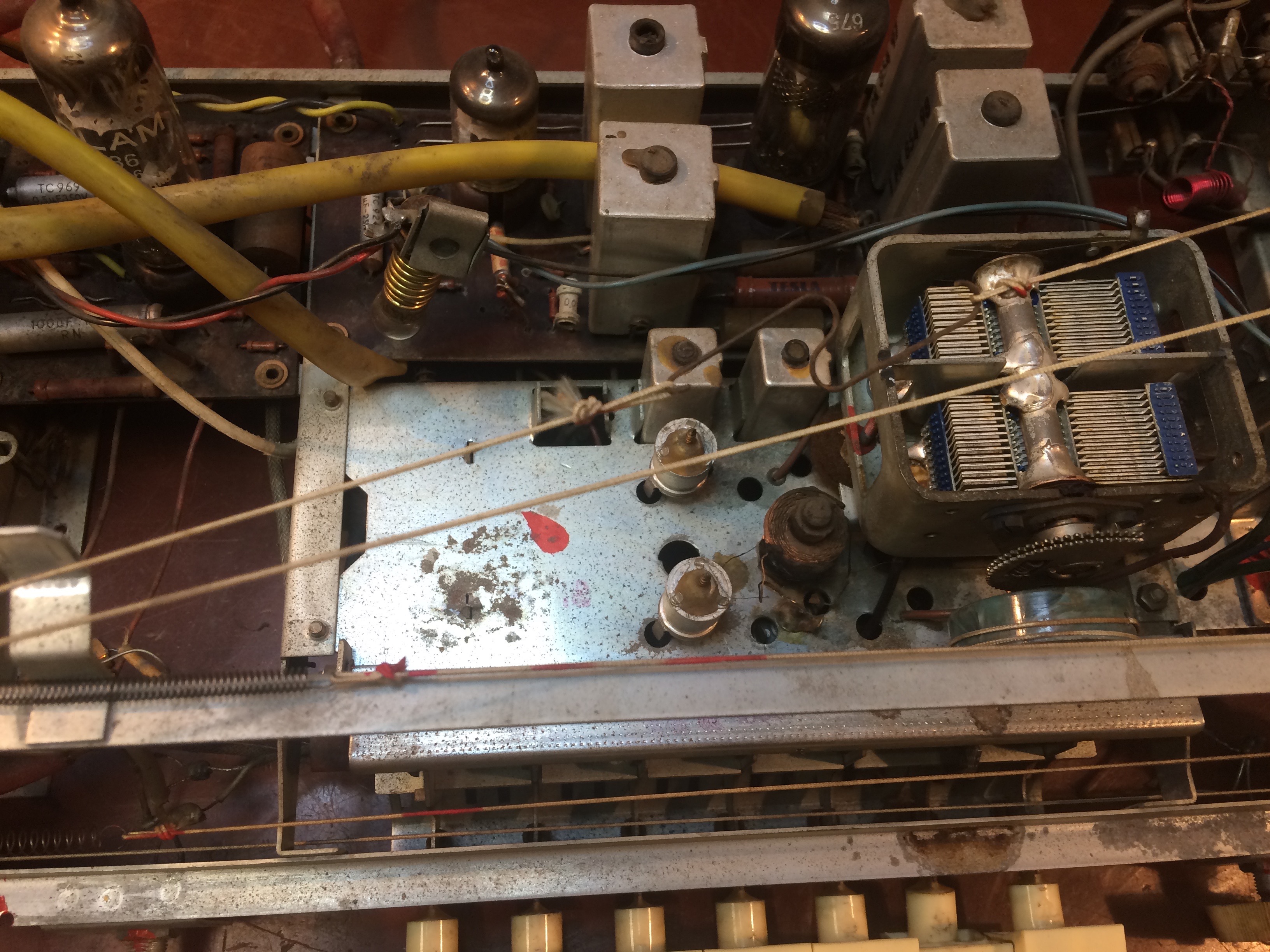 Elektronkové rádio po opravě v Retro Audio Servisu – pohled 10