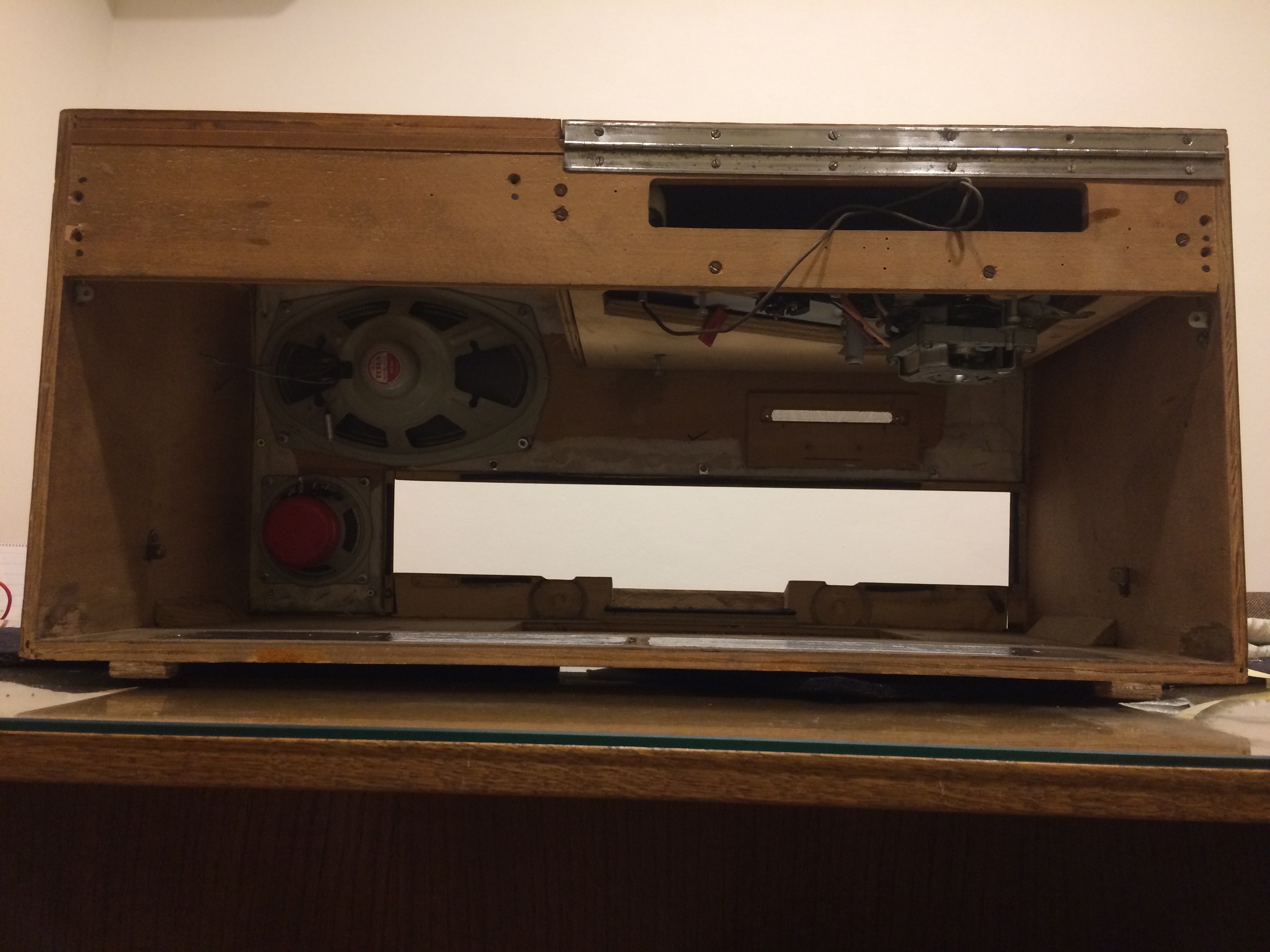 Elektronkové rádio po opravě v Retro Audio Servisu – pohled 4