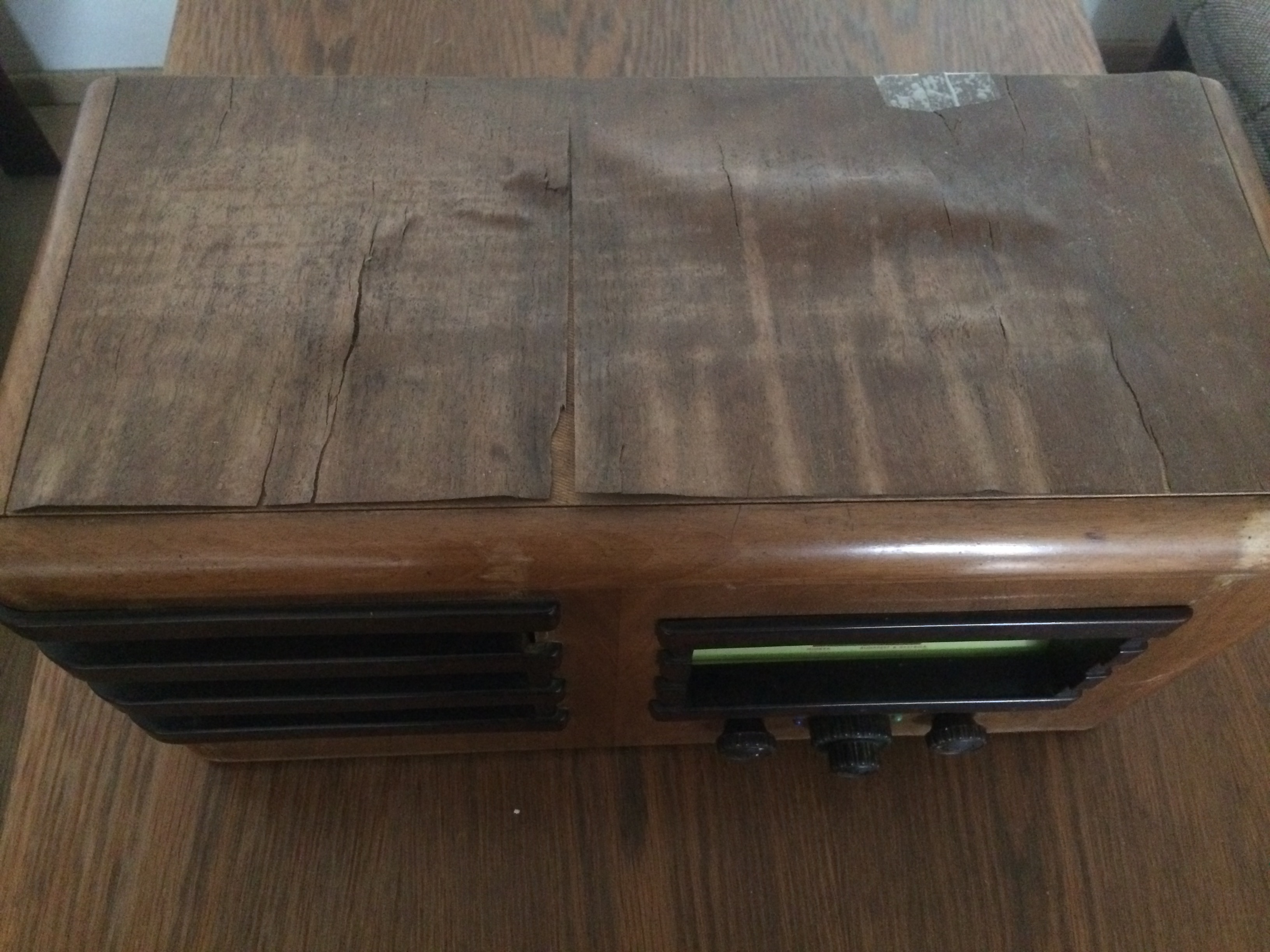 Elektronkové rádio po opravě v Retro Audio Servisu – pohled 9