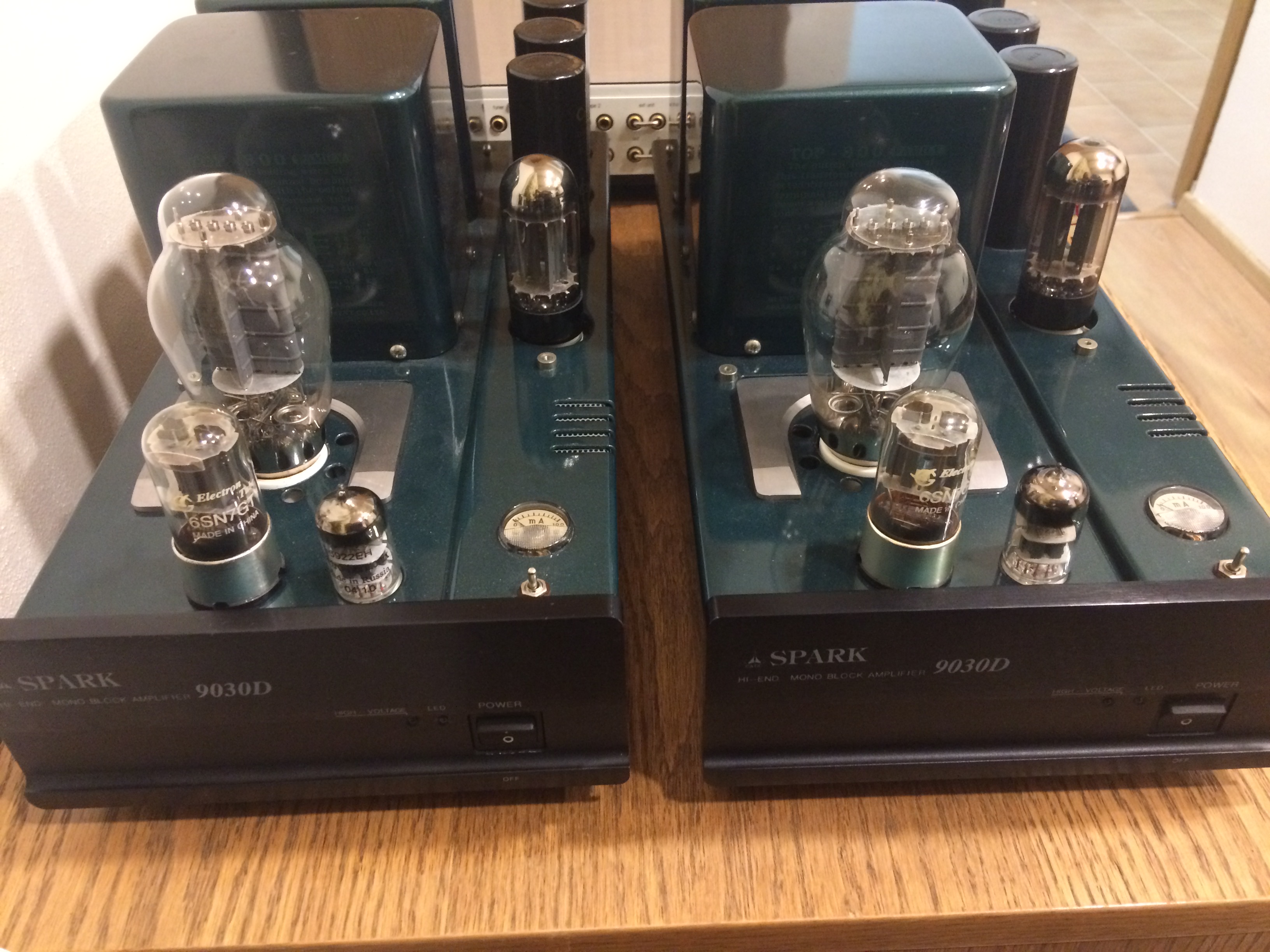 Elektronkový zesilovač v Retro Audio Servisu – pohled 2