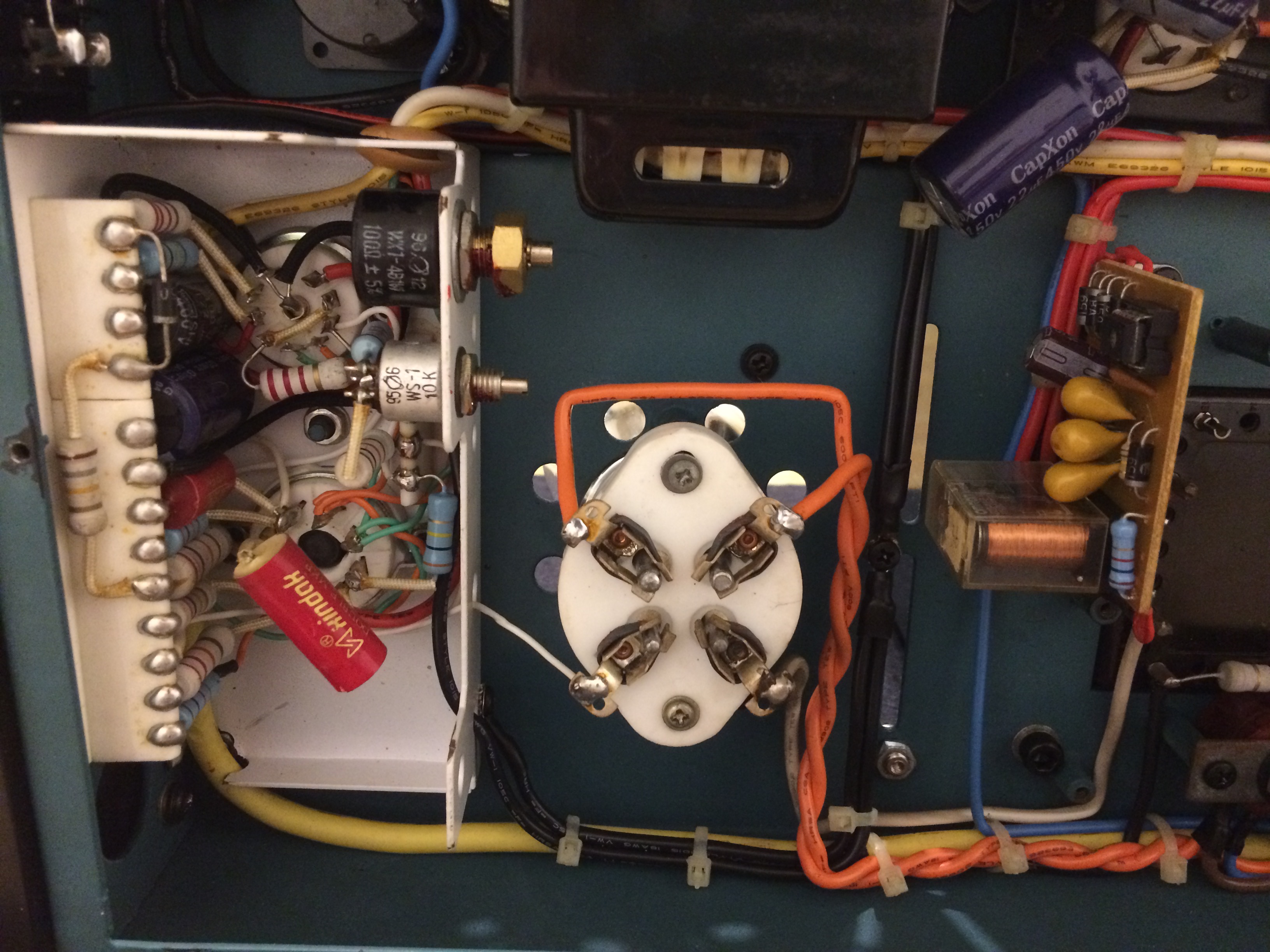 Elektronkový zesilovač v Retro Audio Servisu – pohled 5