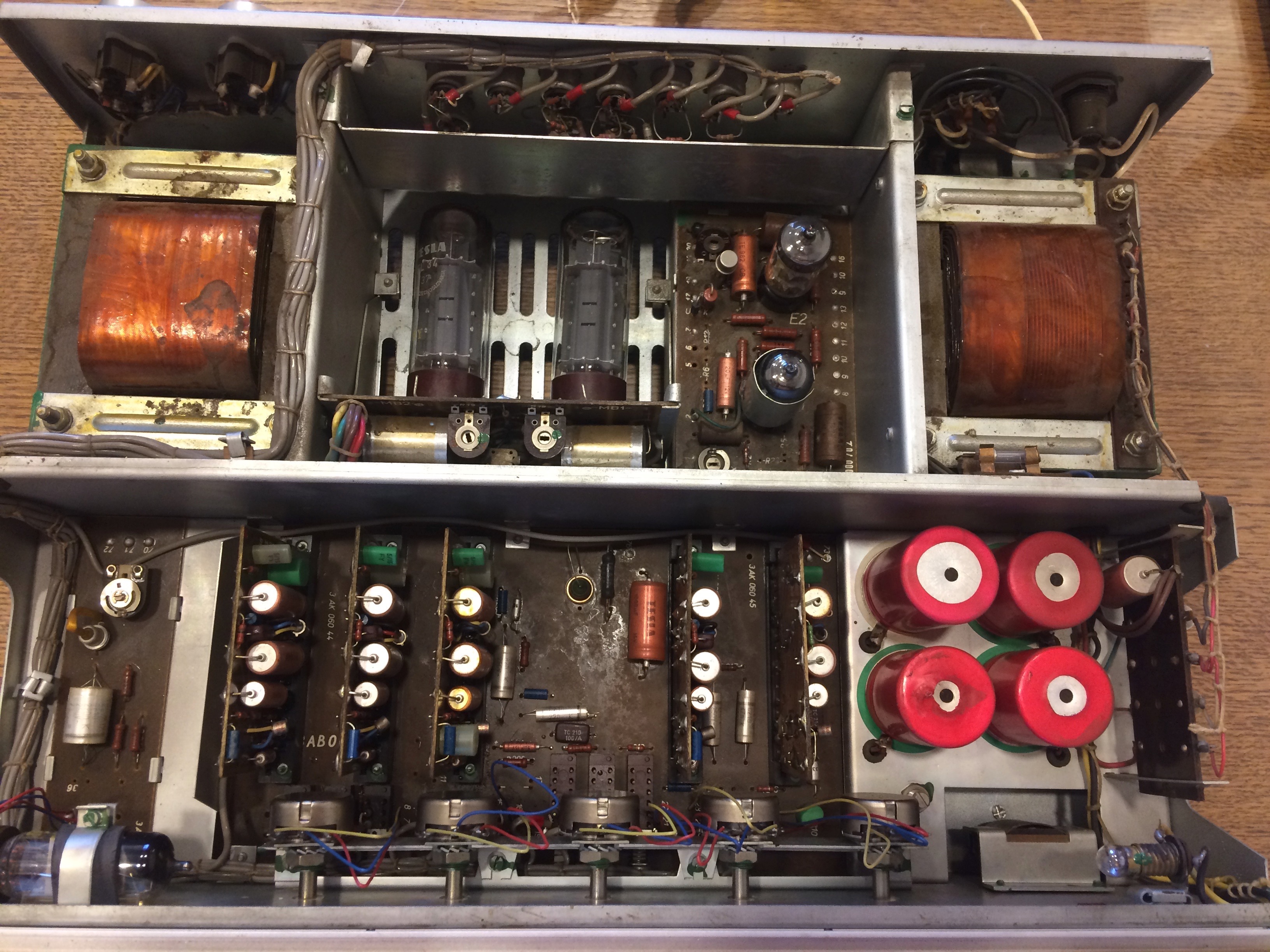 Elektronkový zesilovač v Retro Audio Servisu – pohled 6