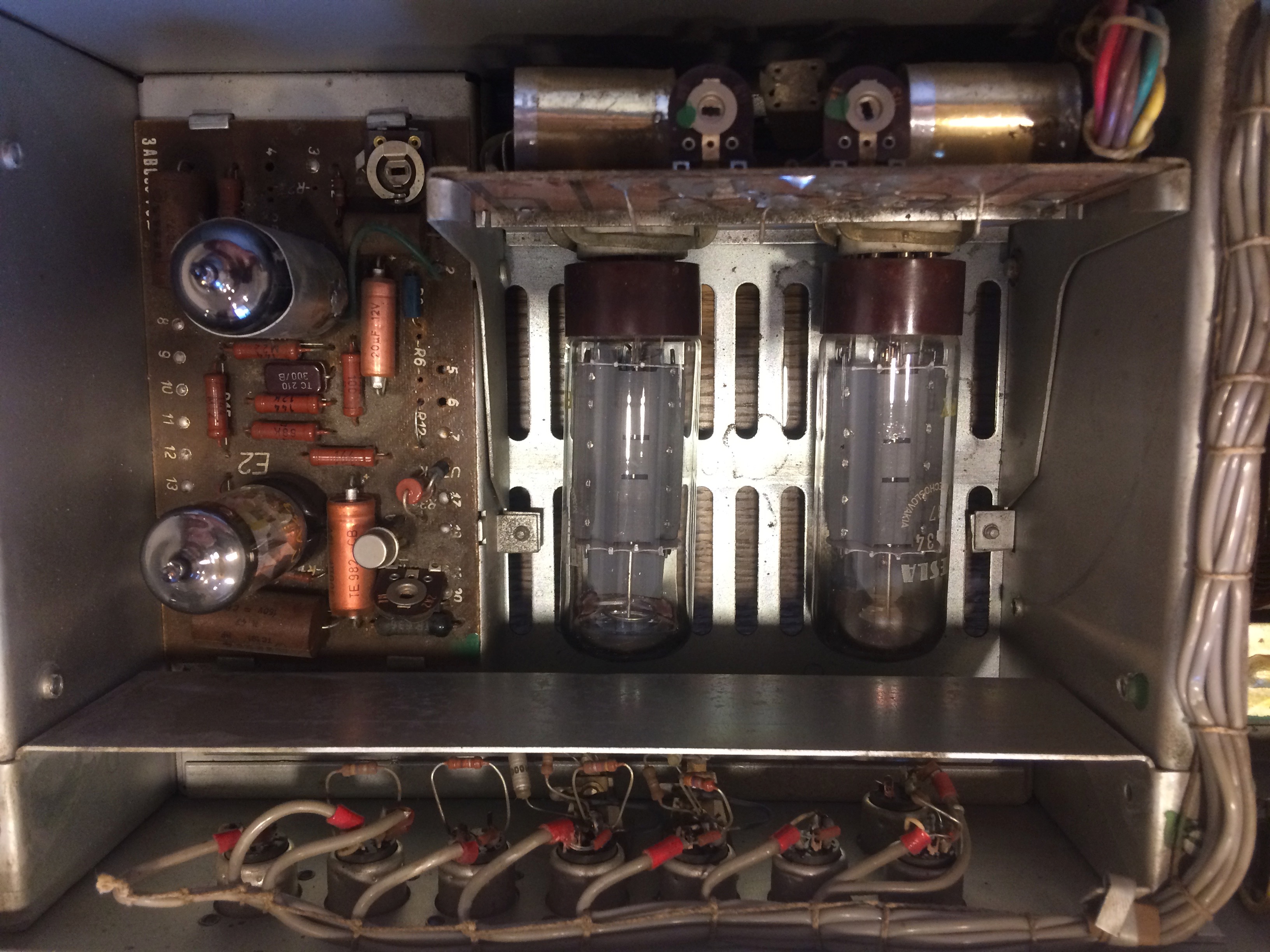 Elektronkový zesilovač v Retro Audio Servisu – pohled 8