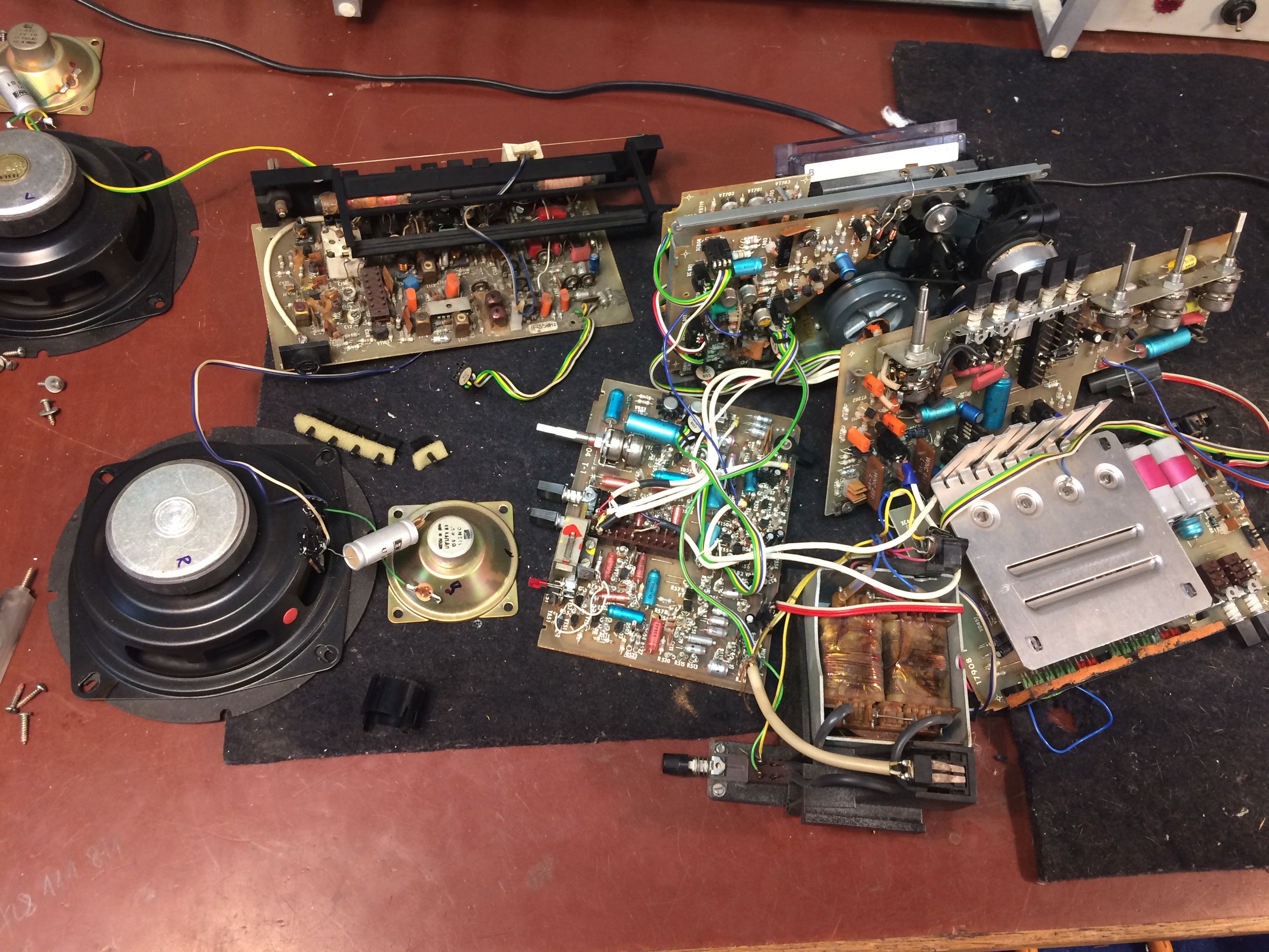 Radiomagnetofon v Retro Audio Servisu – pohled 5